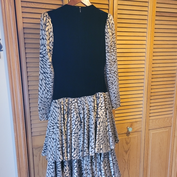 Tom D'Auria Holt Renfrew Black Velvet & Gold Details Tier Textured Dress - Picture 3 of 7